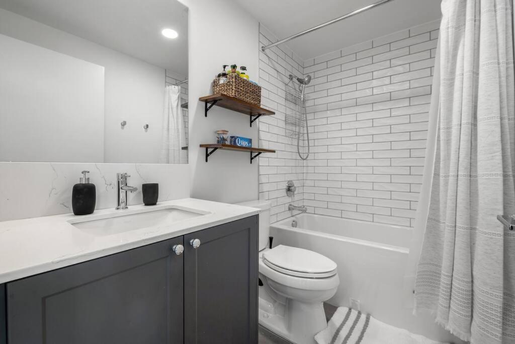 Chic 1Br Kensington Unit W/Parking Apartment Calgary Exterior photo